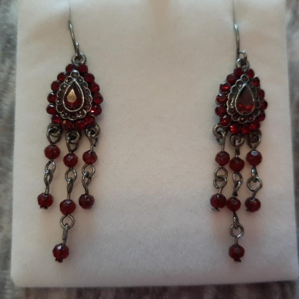 Red dangly Rhinestone earrings - Picture 2 of 3